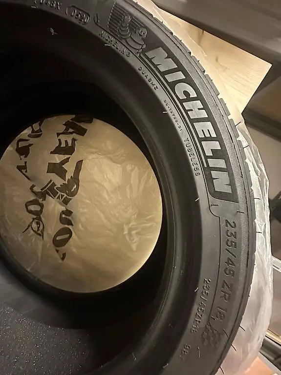Tesla Model 3 Sommerreifen Michelin 235/45 ZR18
