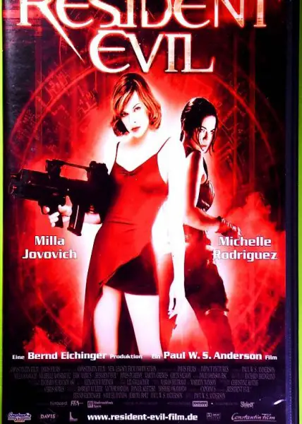 RESIDENT EVIL / MILLA JOVOVICH / MICHELLE RODRIGUEZ