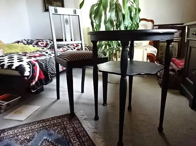 Tisch Salon-Tisch rund 2 Stühel antik ca. 100jährig