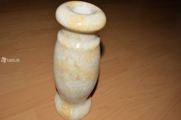 Vase komplett aus Stein