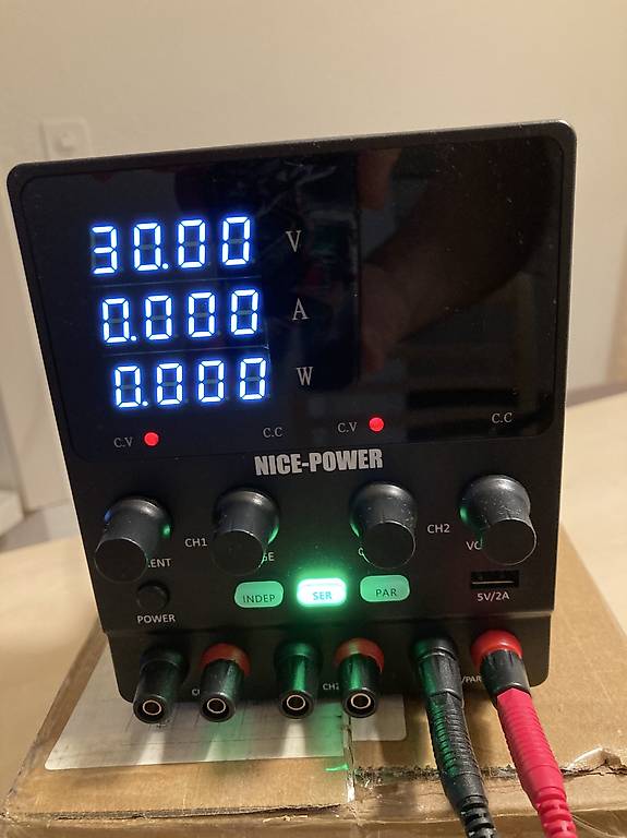 Labor Netzgerät 30V Neu