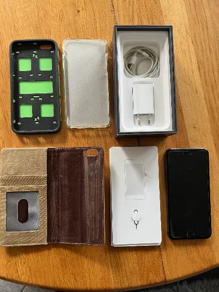 iPhone 8 Plus 128 GB mit Original Zubehör