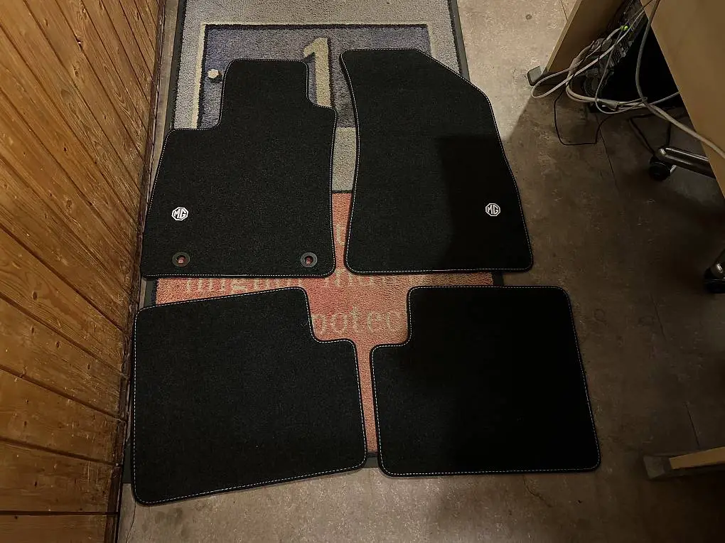 MG Teppichsatz (NEU)