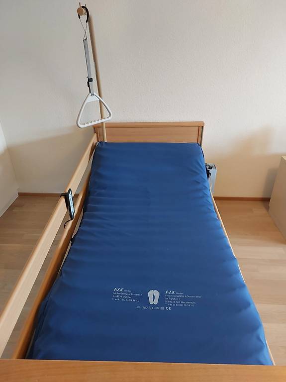 Pflegebett mit Wechseldruck Matratze