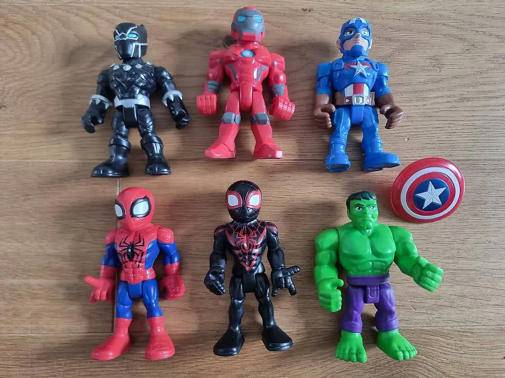 Superhelden Figuren zu verkaufen