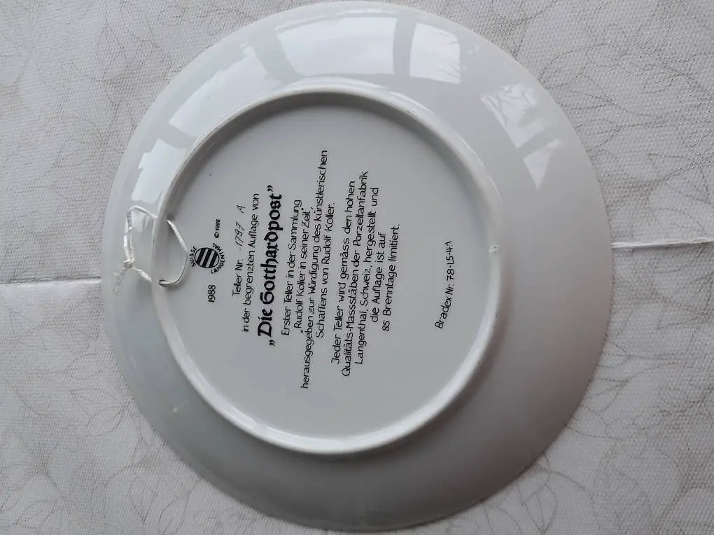 Wandteller mit Rahmen.