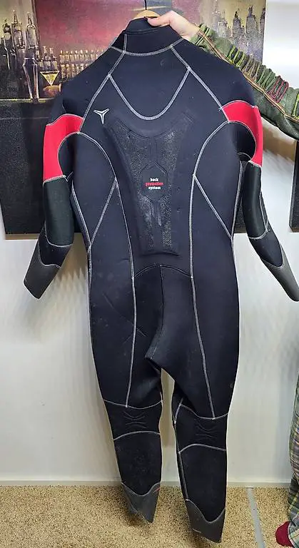 Tauchanzug von Mares