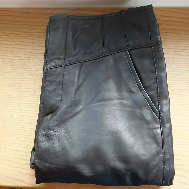 Lederhose schwarz, Damen Design Apart Nr. 38, neuwertig