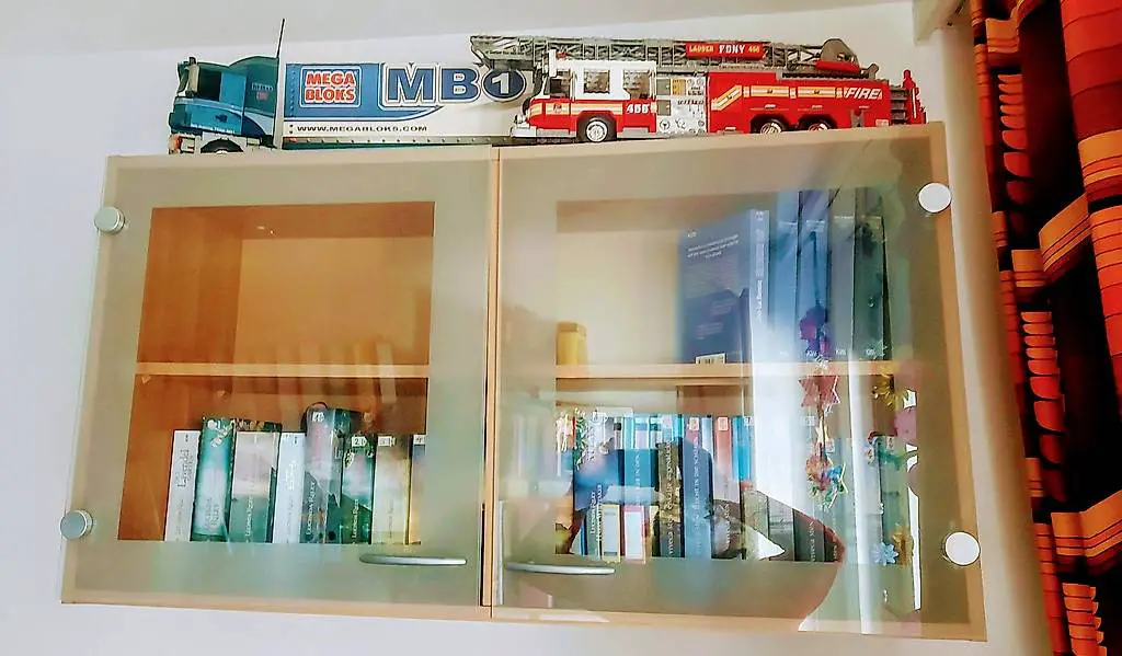 Vitrine Schaukasten Holz 2 Glastüren