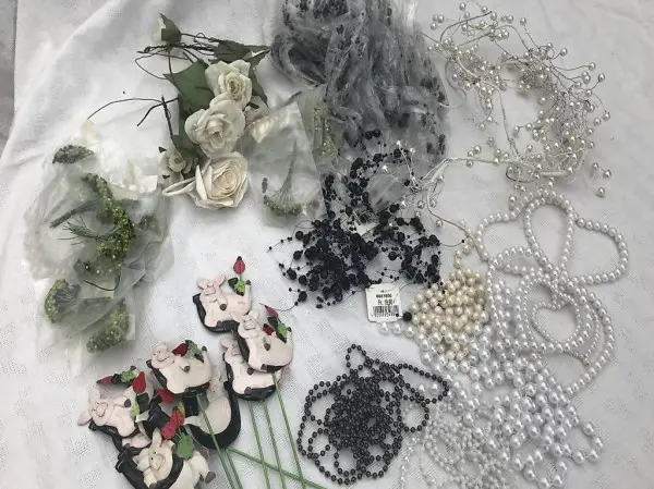 Perlen, Ketten, verschiedenes Bastelmaterial