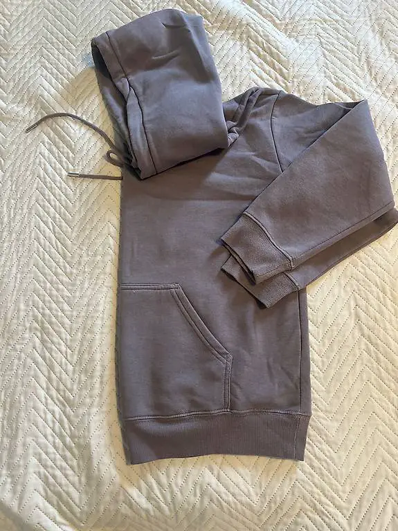 4 Stück Diverse Puli und hoodies für Mädchen 11-13 j