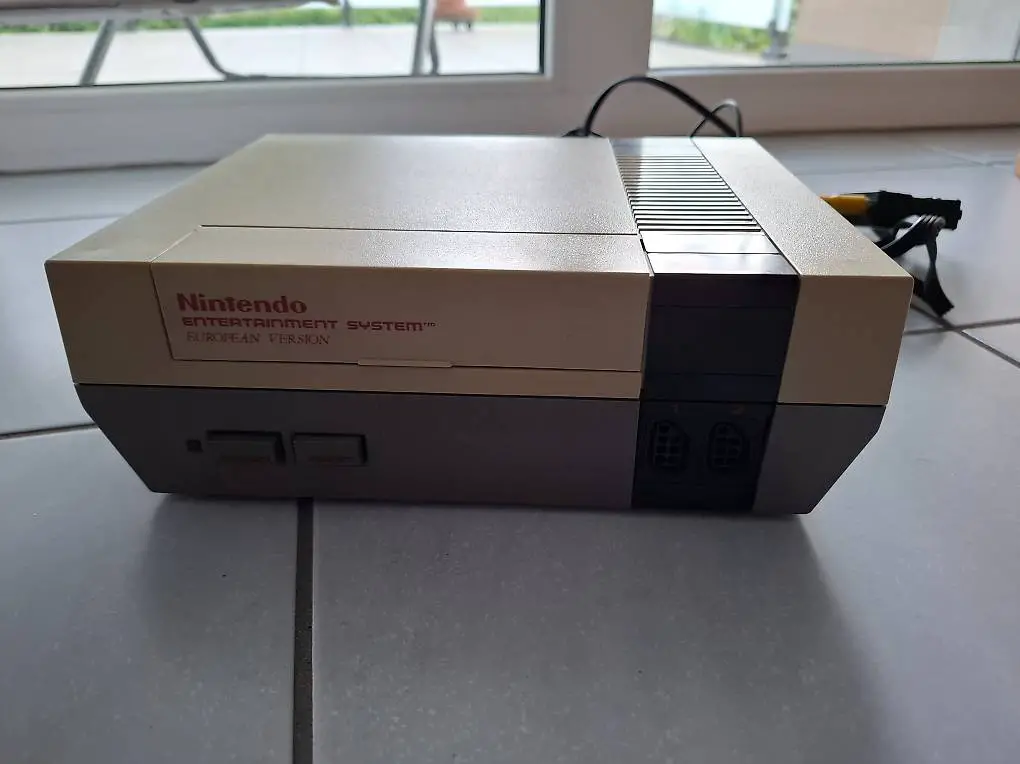 Nintendo NES-Konsole + 14 Spiele