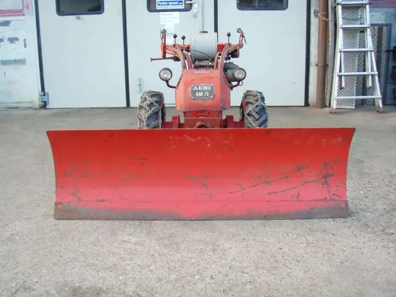 Schneepflug, AEBI AM 70 mit Schneepflug 1.6m