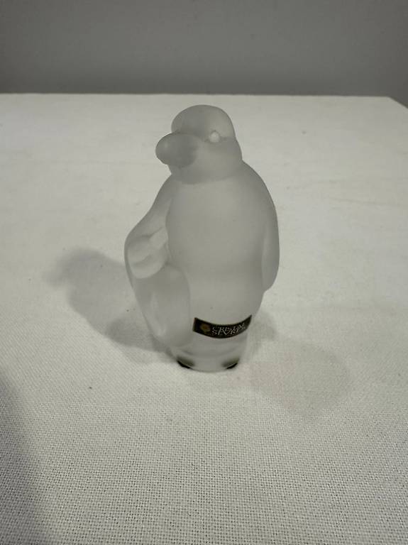 Pinguin-Figur aus satiniertem Kristallglas-Cristal de Sèvres