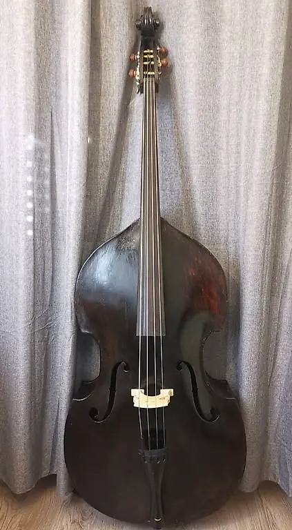 Alter Kontrabass