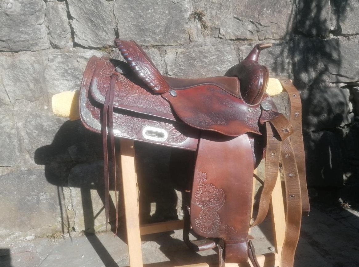Westernsattel mit Beschläge aus Echtsilber