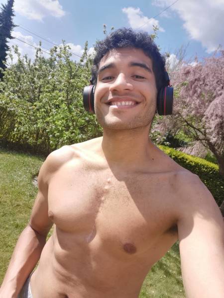 Jeune beau gosse à la recherche d"une relation sérieuse