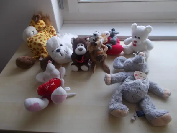 Verschiedene Stofftiere