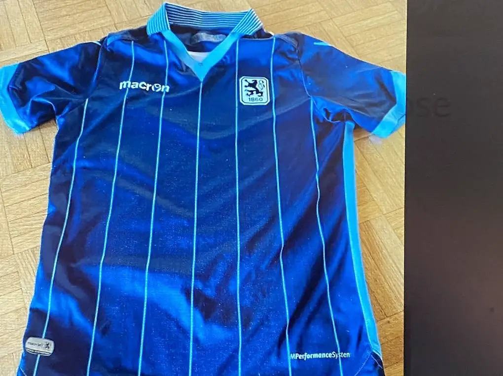 Fussball Trikot und Fussballhose von TSV 1860 München