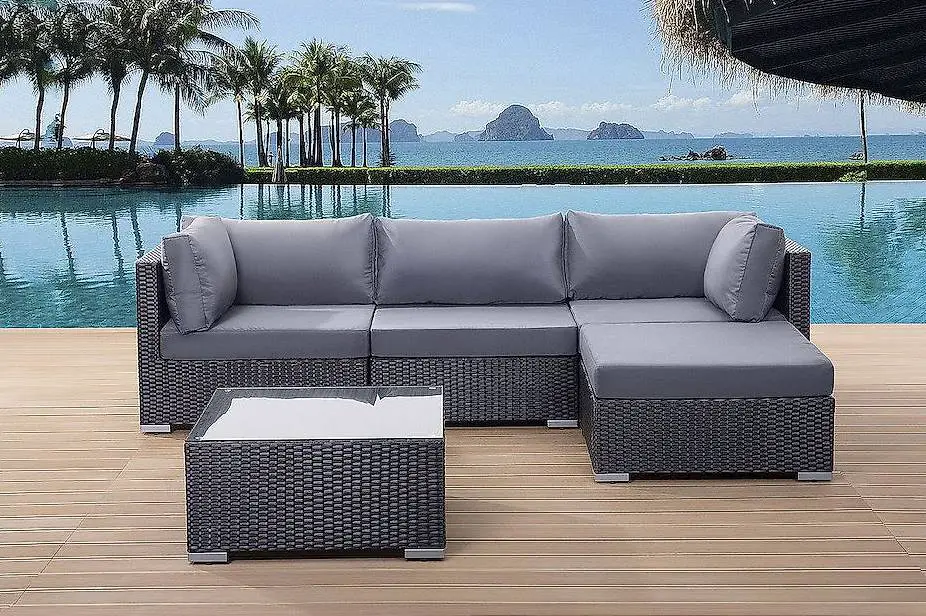 Rattan Lounge