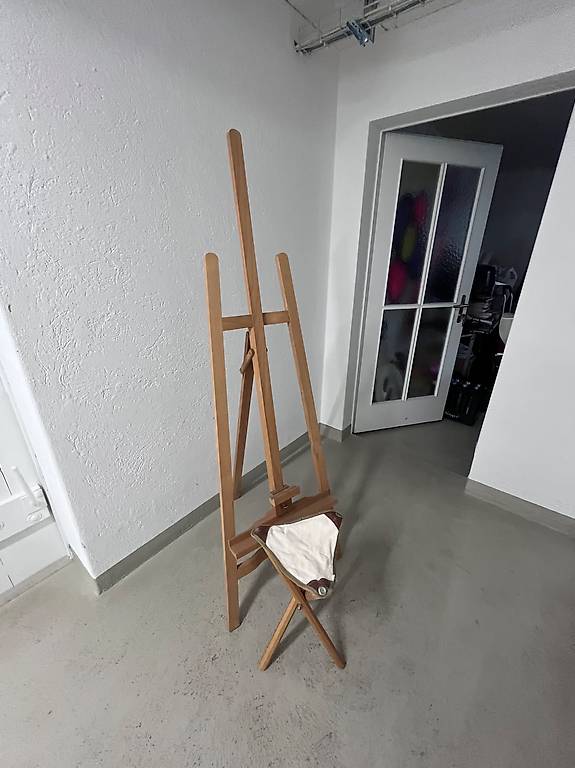 Staffelei mit Hocker