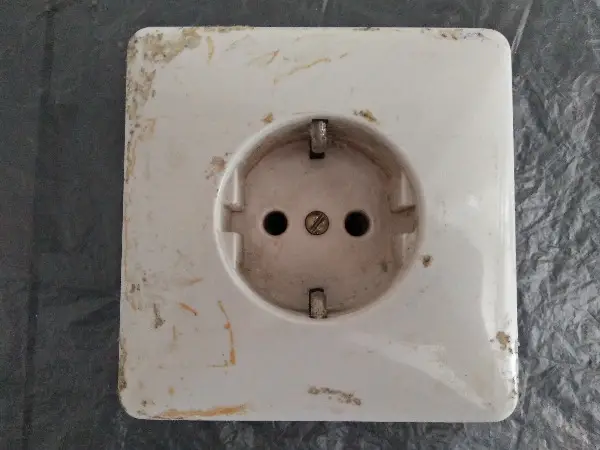 Unterputz-Schuko-Steckdose, weiss