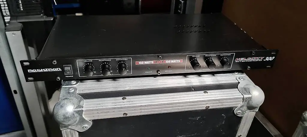 ROCKTRON Velocity 300 Stereo Endstufe
