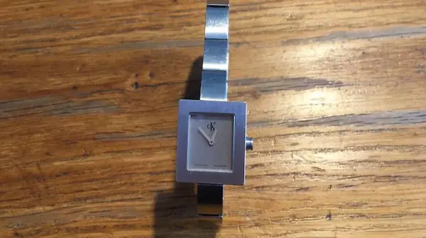 gut erhaltene calvin klein uhr chromstahl