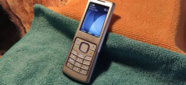Nokia 6500c 3G/UMTS, Ohne Sim Lock inkl. Ladekabel