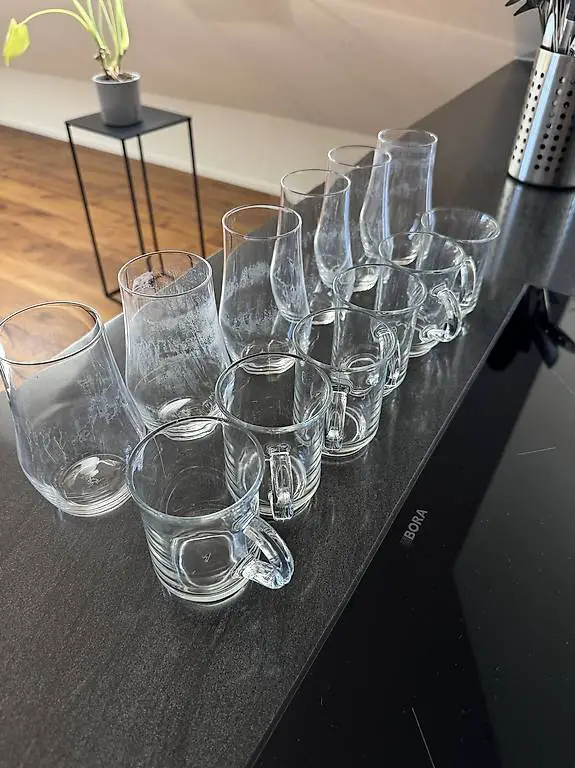 12 gebrauchte Trinkgläser