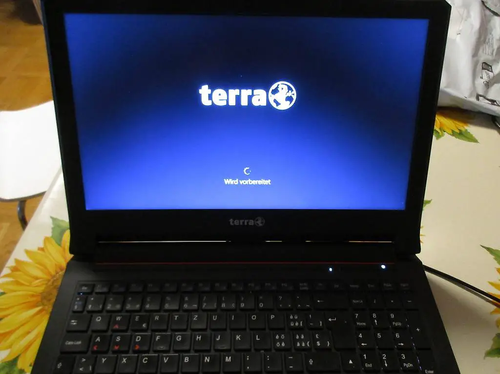 Laptop TERRA MOBILE 1549 mit integriertem DVD-Laufwerk