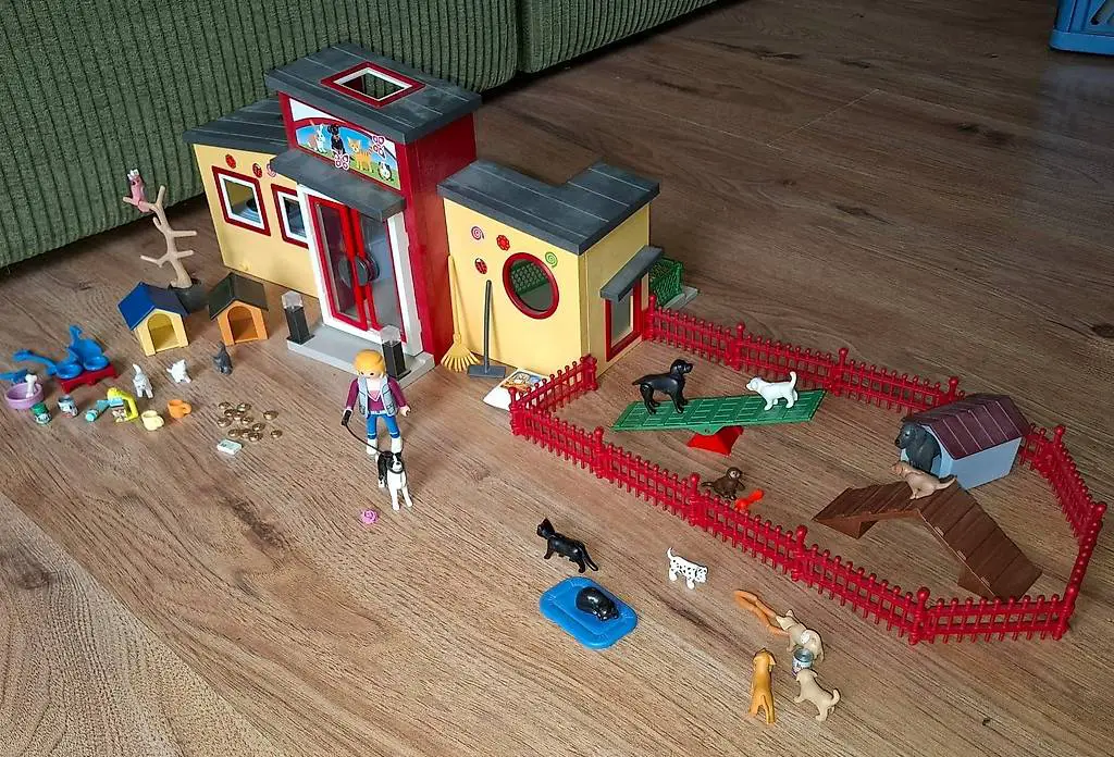 Playmobil Tierhaus mit Hunden und Katzen