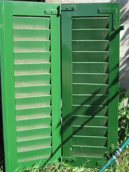 Fensterläden antik aus Holz / Holzladen / Fensterladen alt