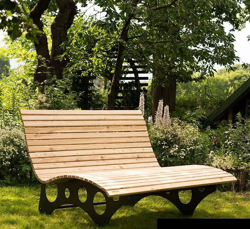 Gartenbank Wellenholzliege / Waldsofa LION aus Lärchenholz