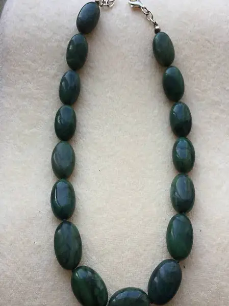 Jade - Kette Edelstein Mineralien Schmuck Steine Basel