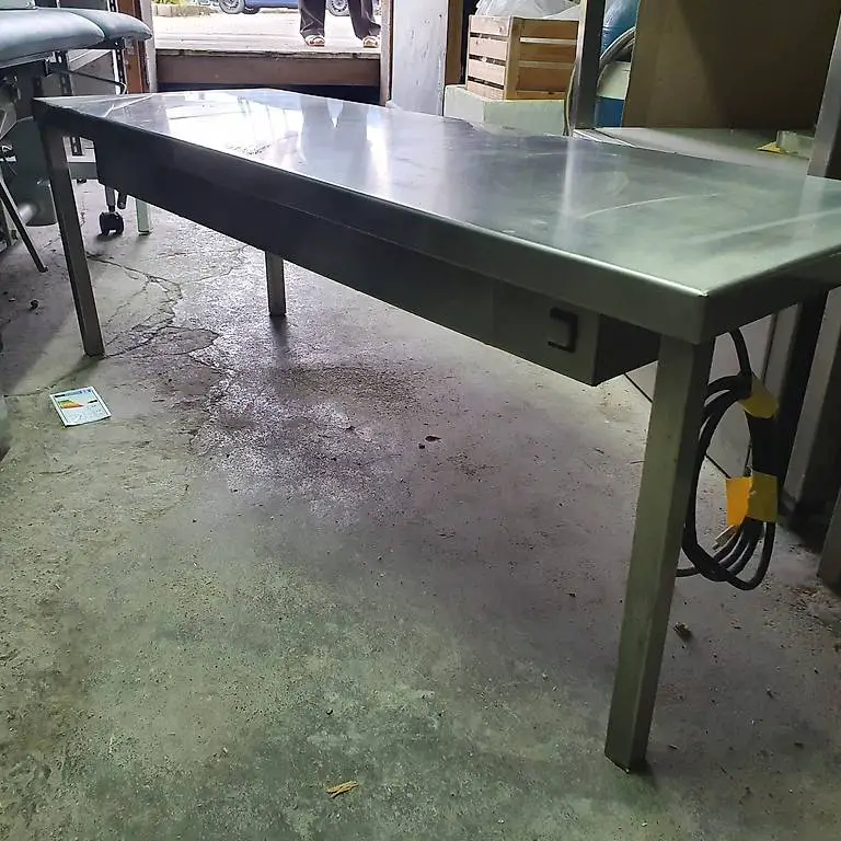 Warmhalteplatte in Tischform