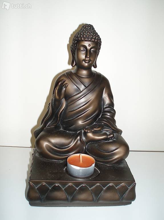 Buddha mit Kerze