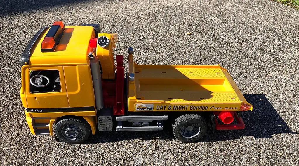 BRUDER Abschleppwagen