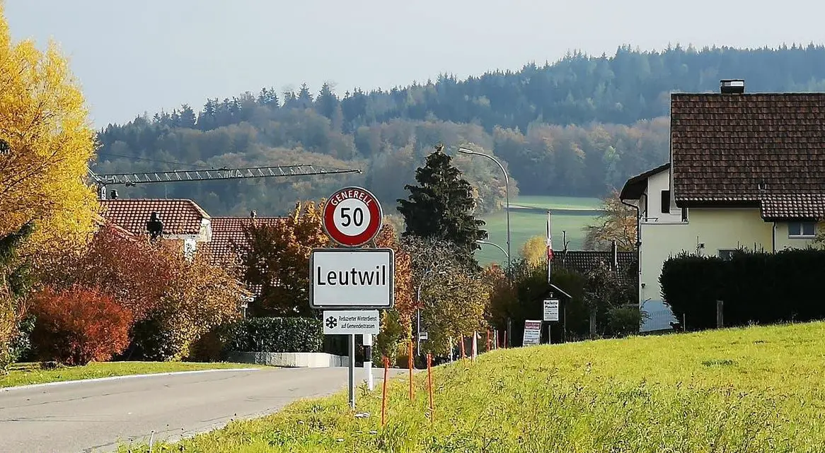 Mehrfamilienhaus mit Reitstall & Reitplatz zu verkaufen