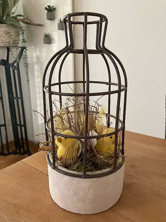 Osterdeko 3 Bibeli in Gefäss mit Gitteraufsatz