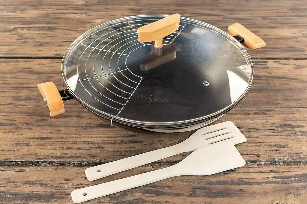 Wok mit zwei Holzgriffen massiv