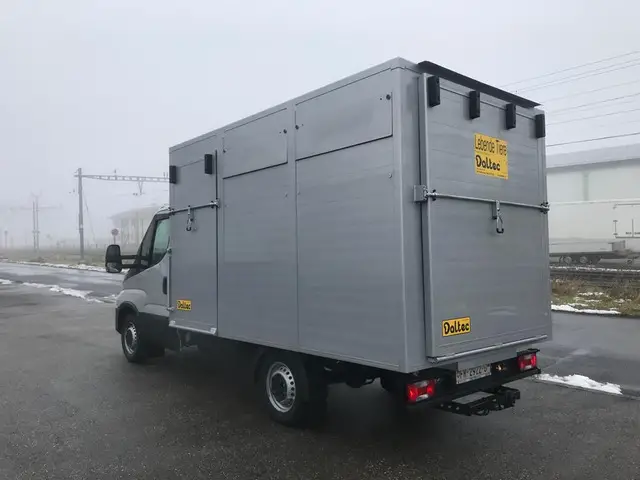 IVECO, Iveco 35S18 Automat mit Viehtransportauf, Viehaufbau