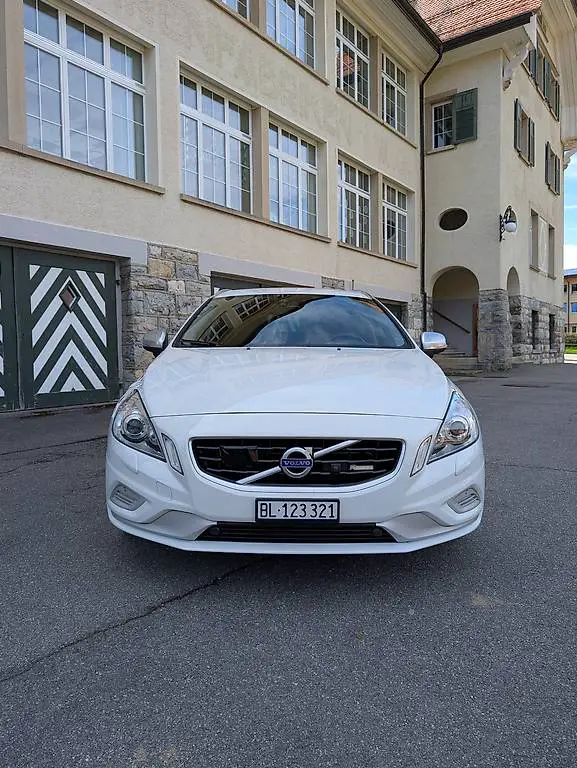 Sportlicher Volvo V60 R-design T5