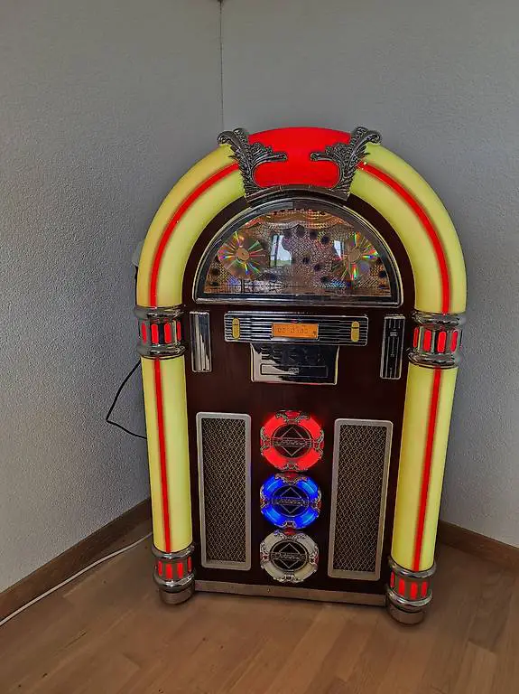Jukebox CD und AUX Anschluss, Preis verhandelbar