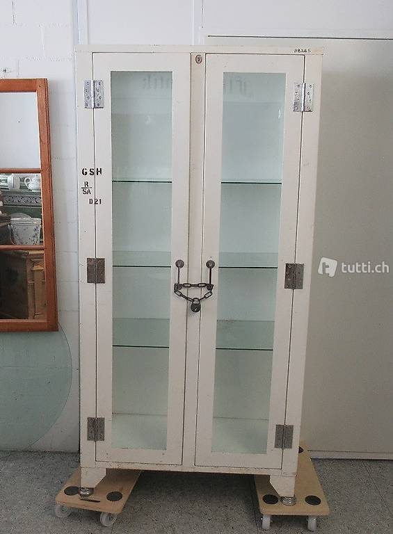  Schrank Vitrine aus Hospital Südafrika