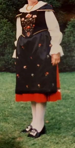 Engadiner Festtags Tracht