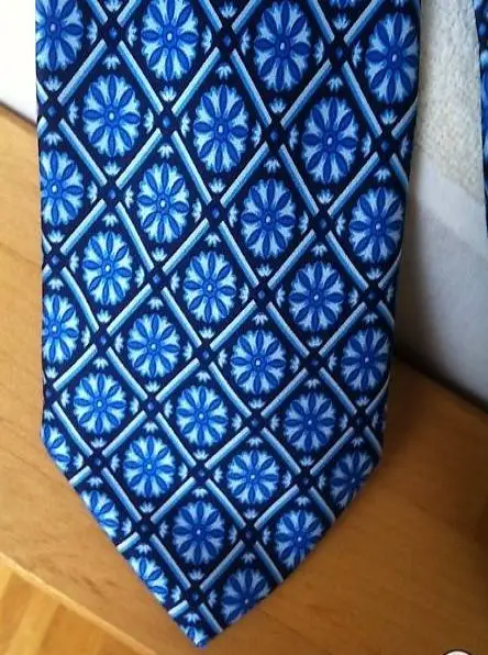 Très jolie cravate