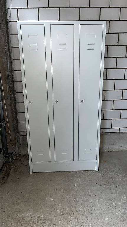 Garderobenschrank