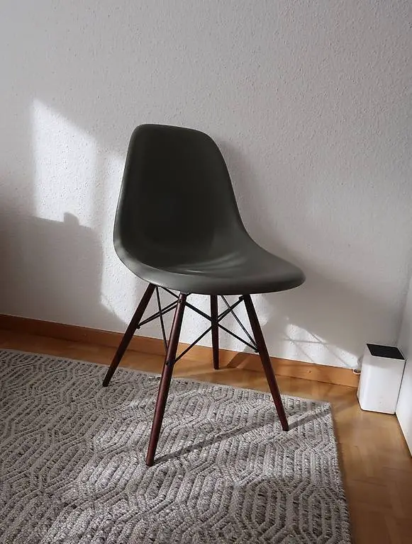 Vitra Fiberglass Side Chair DSW