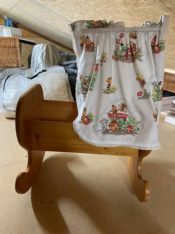 Puppenwiege aus Holz